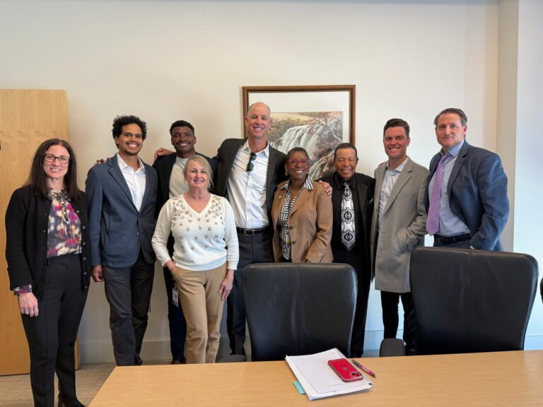 8 leadership-team-meeting